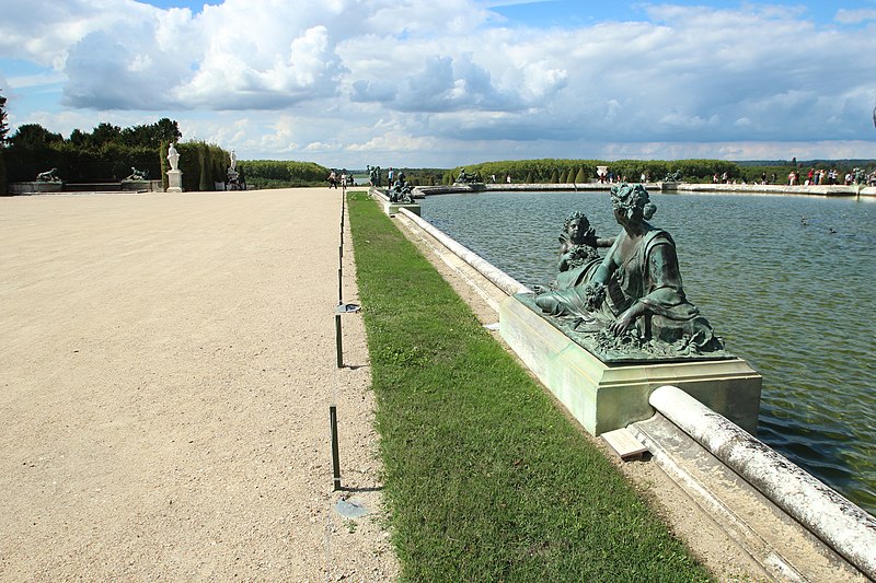 File:Bassin du Midi dans le parc du château de Versailles le 2 septembre 2015 - 09.jpg