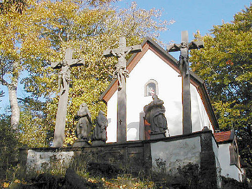 Battensteinkapelle mit Kreuzigungsgruppe