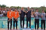 Deutsch: Beachvolleyball bei den Olympischen Jugendspielen 2018; Tag 11, 17. Oktober 2018; Jungen, Medaillenzeremonie - Gold: Schweden (David Åhman & Jonatan Hellvig), Silber: Niederlande (Matthew Immers & Yorick de Groot), Bronze: Argentinien (Bautista Amieva & Mauro Zelayeta) English: Beach volleyball at the 2018 Summer Youth Olympics at 17 October 2018 – Boys Victory ceremony - Gold: Sweden (David Åhman & Jonatan Hellvig), Silver: Netherlands (Matthew Immers & Yorick de Groot), Bronze: Argentina (Bautista Amieva & Mauro Zelayeta)