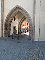 Čeština: Detail gotického oblouku pražské brány v Berouně, Česká republika. English: Gothic arch of Prague Gate in Beroun town in detail, Czech Republic.