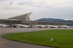 מראה הטרמינל בנמל תעופה, 2003