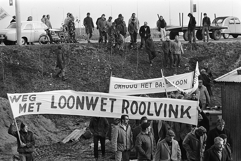 File:Bouwvakkers demonstreren in de Bijlmermeer Amsterdam voor meer loon en dergelijk, Bestanddeelnr 923-0395.jpg