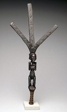 Bow stand, from the collection of the Brooklyn Museum Brooklyn Museum 22.1345 Bow Stand Nsakakabemba.jpg