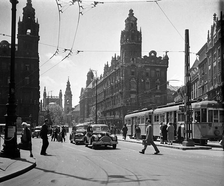 File:Budapest V., Ferenciek tere (Felszabadulás tér). - Fortepan 882.jpg