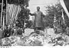 Паметник на президента Уилсън в Улсъновия парк в гр. Познан, Полша, поставен през 1931 г., разрушен през войната, скулптор Gutzon Borglum – автор на лицето на Джордж Вашингтон в монумента „Бащите на нацията“, издълбан в Маунт Ръшмор.