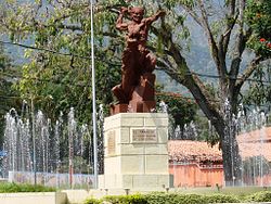 Cacique (cacique) estatua de Yaracuy en San Felipe