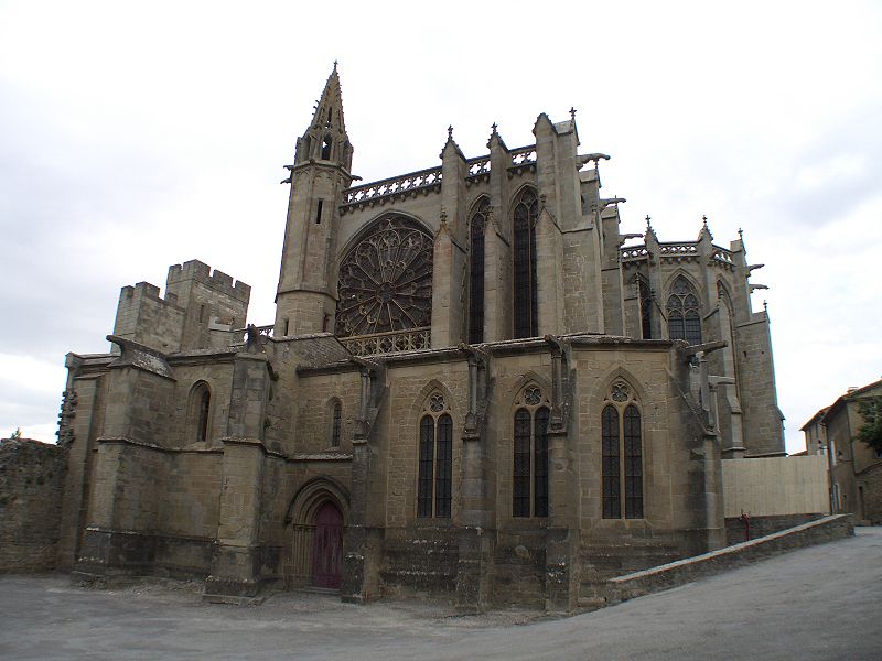 File:Carcassonne kirche innerhalb der cite.jpg