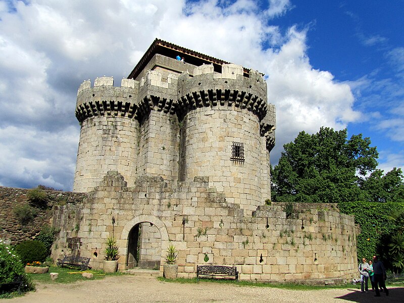 File:Castillo de Granadilla.jpg