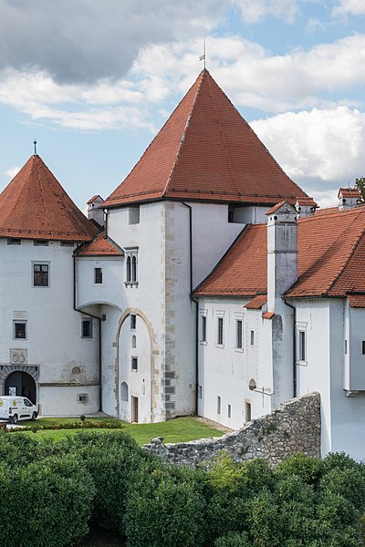 File:Castle of Varazdin (19).jpg