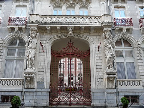 Gateway to the Continental Residence building.
