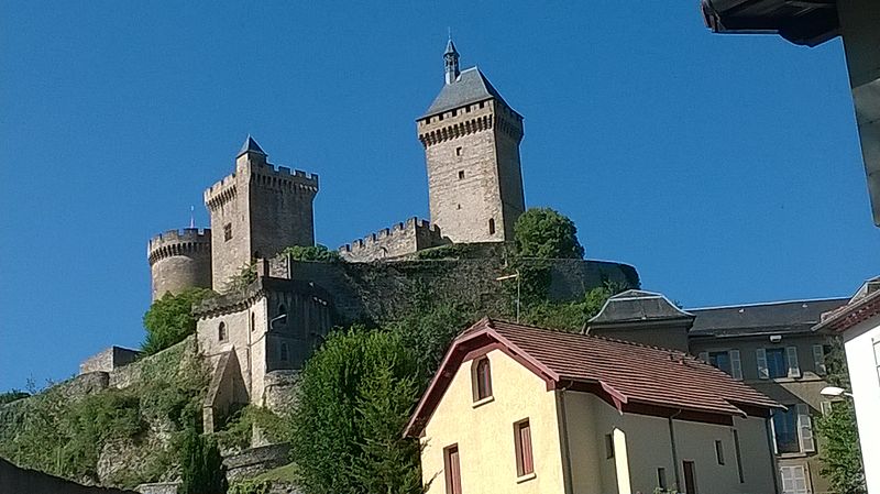 File:Château de Foix, depuis le square de l'Arget.jpg