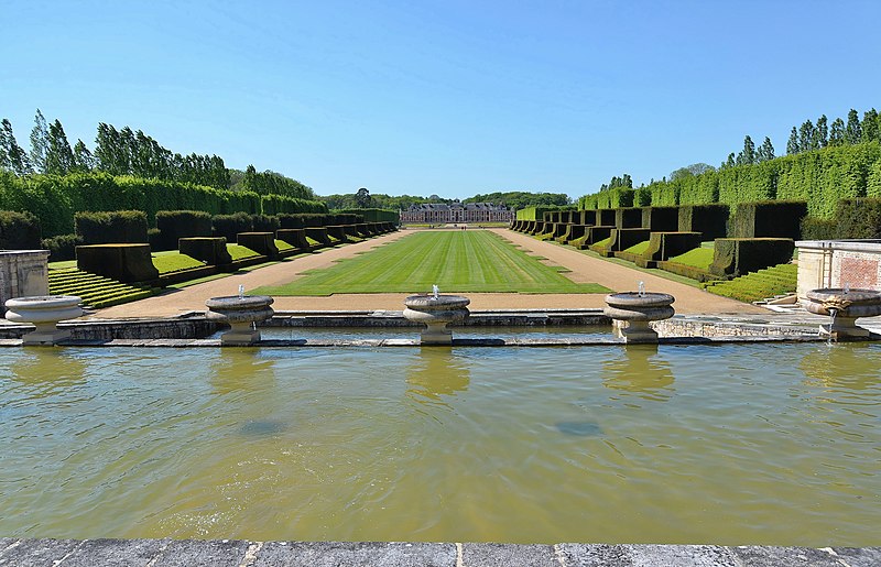 File:Château du Champ-de-Bataille (Eure) - Perspective depuis les Marches (49787684486).jpg