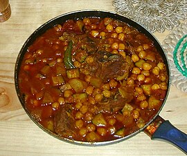 Chakhchoukha is deel van die Algeriese kookkuns; hier word vars gekookte marqa uitgebeeld, voordat dit gemeng word met rougag