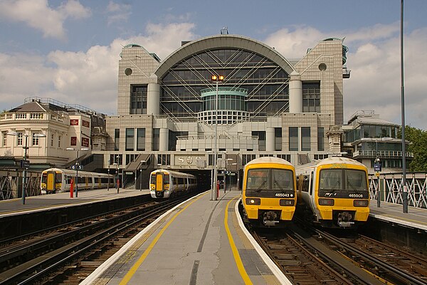 Southeastern electric multiple units at Charing Cross in 2009