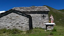 Chiesetta di S. Jorio e statua del santo.