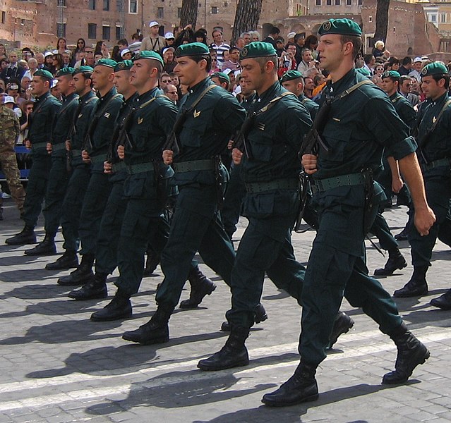 File:Comando Subacquei ed Incursori marching (cropped).jpg