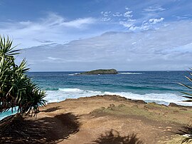 Cook Island dilihat dari Fingal Head, New South Wales 01.jpg