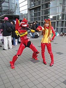 Due cosplayer dell'Eva 02 e di Asuka