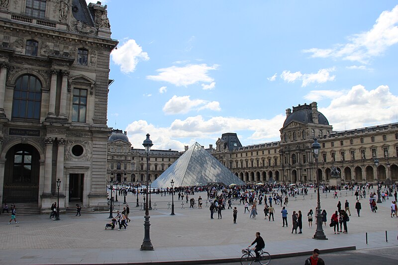 File:Cour Napoléon, Louvre Palace (28043354100).jpg