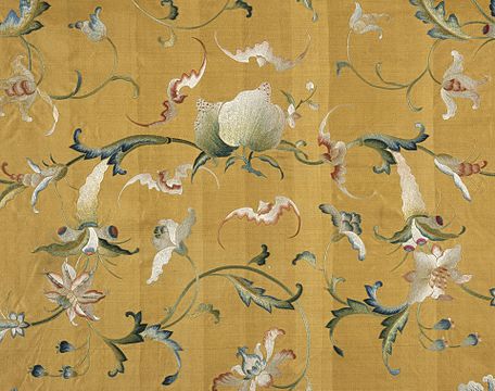 "Cushion_Cover_(Kaoshi)_with_Flowers_and_Bats_LACMA_M.45.3.184_(3_of_3).jpg" by User:Fæ