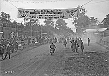 Départ du Bol d'or motocycliste 1925 à St Germain-en-Laye.jpg