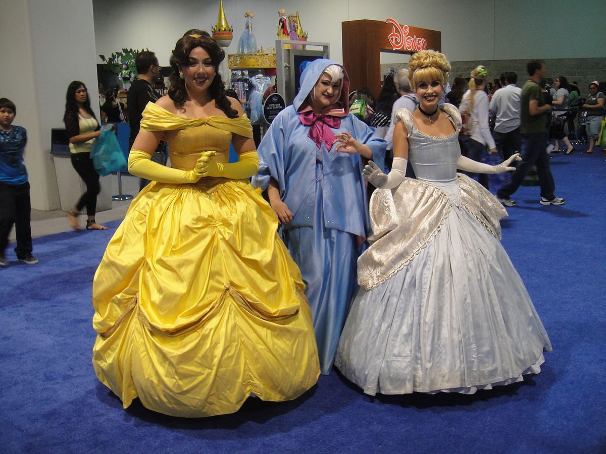 Katy Perry, Katie Holmes, and More Dressing like Disney Princesses on the  Red Carpet | Glamour