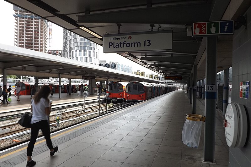 File:DSCF0340 Jubilee Line trains Stratford 2016.jpg