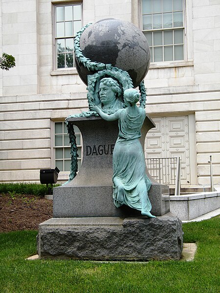 File:Daguerre Memorial, Smithsonian National Portrait Gallery, Washington, D.C. - Stierch.jpg