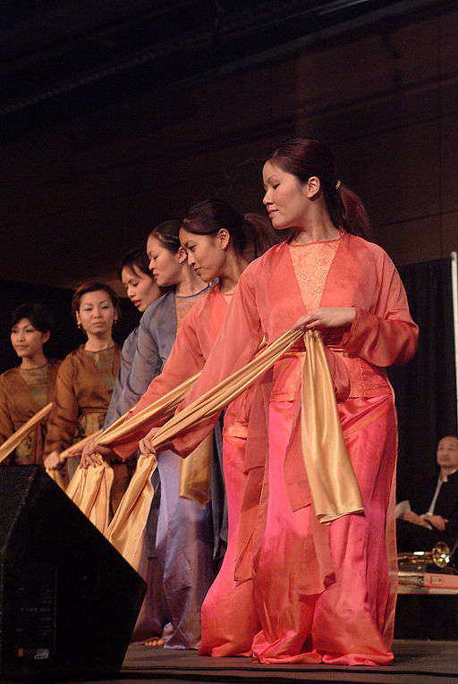 Dancers at Vietnamese Tet Festival, 2003