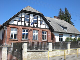 School building, Darżlubie