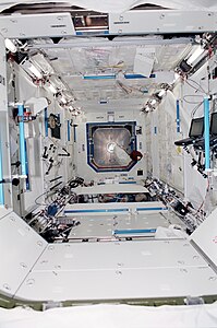 Le module Destiny immédiatement après son assemblage avec la Station spatiale.