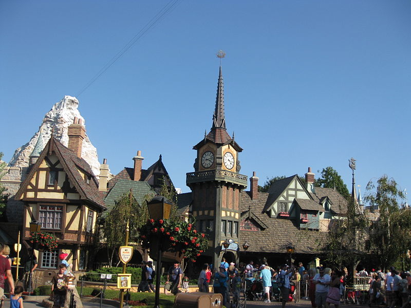 File:Disneyland Fantasyland IMG 3950.jpg