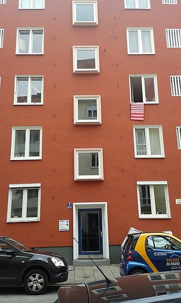 File:Dom w którym mieszkał Stepan Bandera. Kreittmayrstraße 7 Monachium.jpg