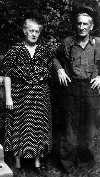 File:Dora & George H. Murphy c 1945.jpg