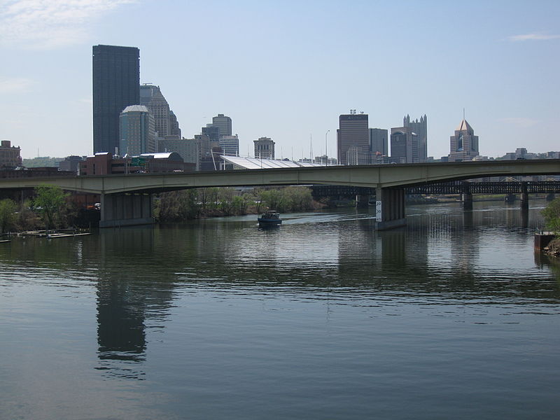 File:Downtown and river (2441886036).jpg