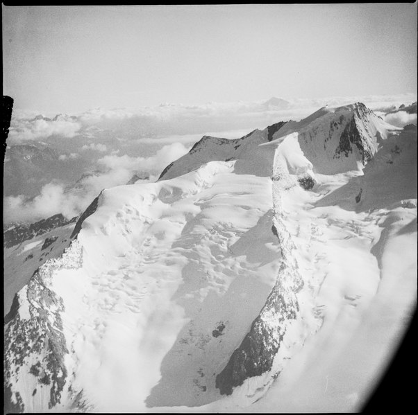 File:ETH-BIB-Gross Wannenhorn, Blick nach Südsüdwesten (SSW), Weisshorn-LBS H1-010838.tif