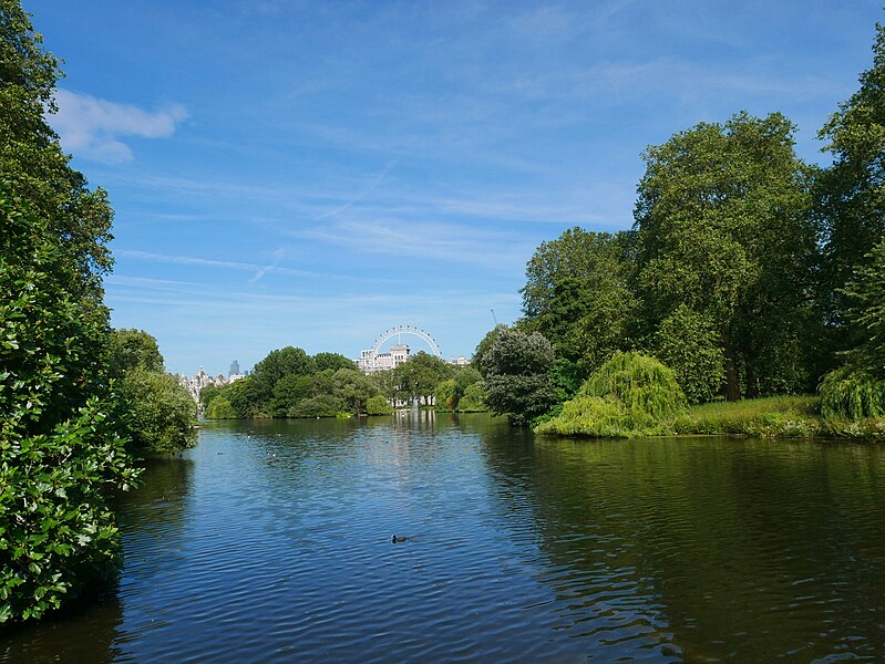 File:East-Facing View from the Blue Bridge in Saint James' Park (02).jpg