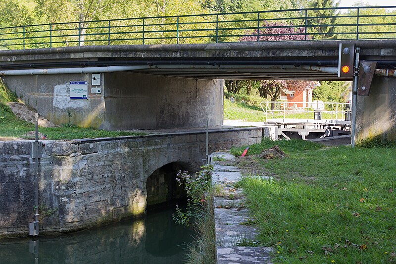 File:Ecluse de Moret-sur-Loing - 2014-09-08 - IMG 6630.jpg