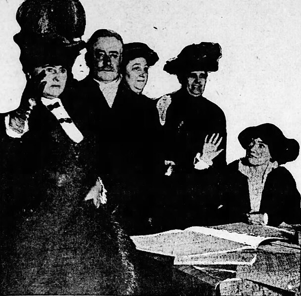 File:Edith Ogden Harrison, Carter Harrison Jr., Dina De Vries, Mary Conrad, Mary L. Shulz during registration of female voters on February 3, 1914.jpg