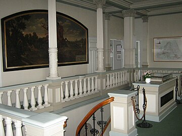 Oberes Foyer vor der Restaurierung Das Prentz-Gemälde hängt noch.