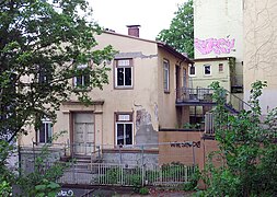 Haus Nr. 7 und 9 sowie Blick auf den Eingangsbereich von Nr. 15 b