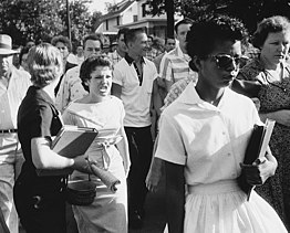 Hazel Massery yelling at Elizabeth Eckford in a display of racial hatred in 1957. Elizabeth Eckford.jpg