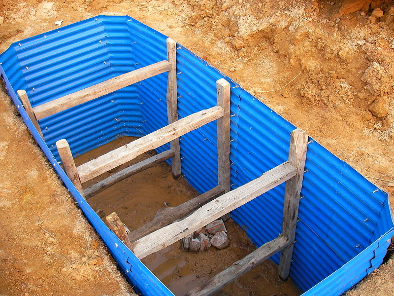 File:Emergency pit lining kits by Evenproducts (6619616945).jpg