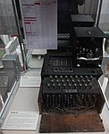 Enigma M4 mit Schreibmax Aeronautikum Nordholz.jpg