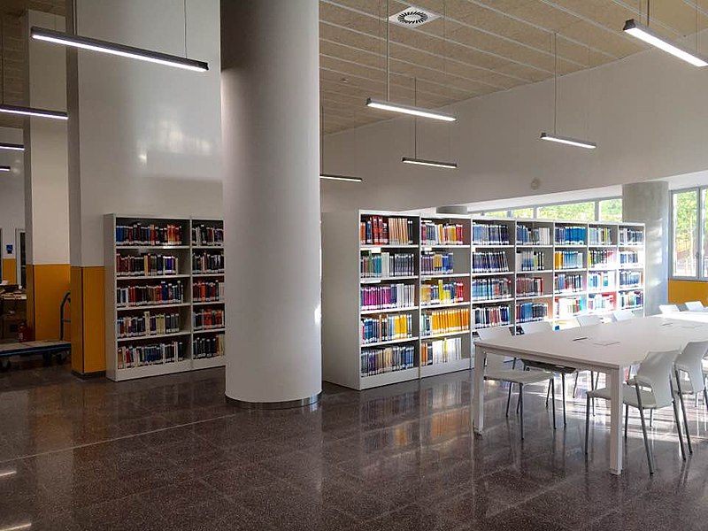 File:Espai biblioteca EEBE.jpg