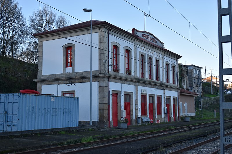 File:Estación de ferrocarril de Barra de Miño.jpg