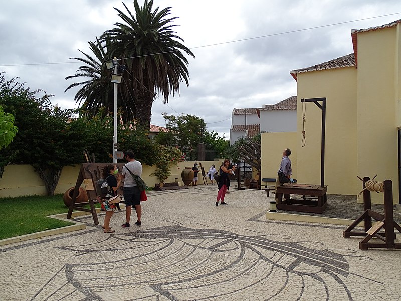 File:Exposição de Instrumentos de Tortura, Casa Colombo, Porto Santo - 2021-10-09 - DSC00709.jpg