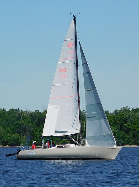 File:Express 27 sailboat Aqua-Pensee 1341.jpg