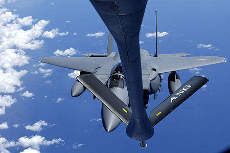ไฟล์:F-15K re-fuel from a KC-135.jpg