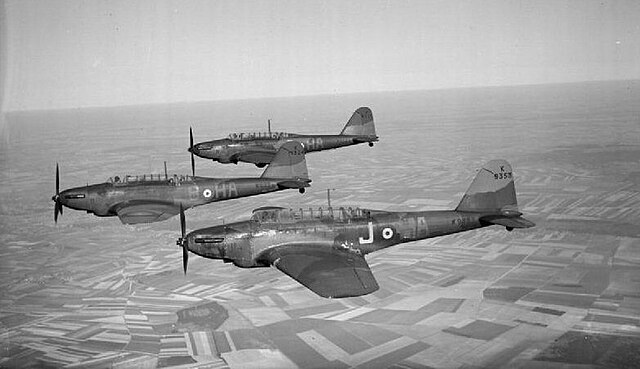 飛行するバトル Mk.I K9353、K9324、K9325号機(手前より、1939~40年撮影)